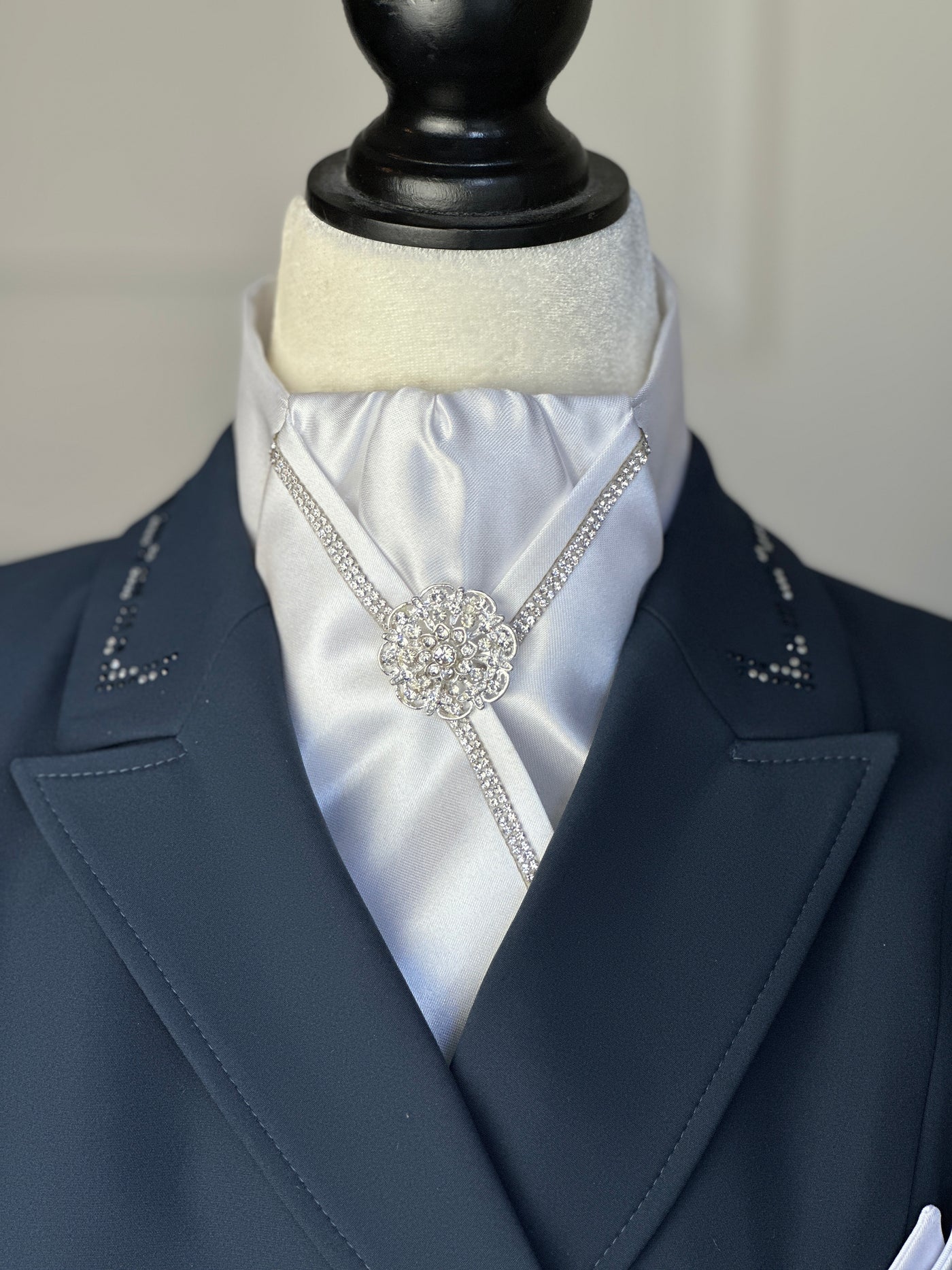 Stock tie Victoria crystal