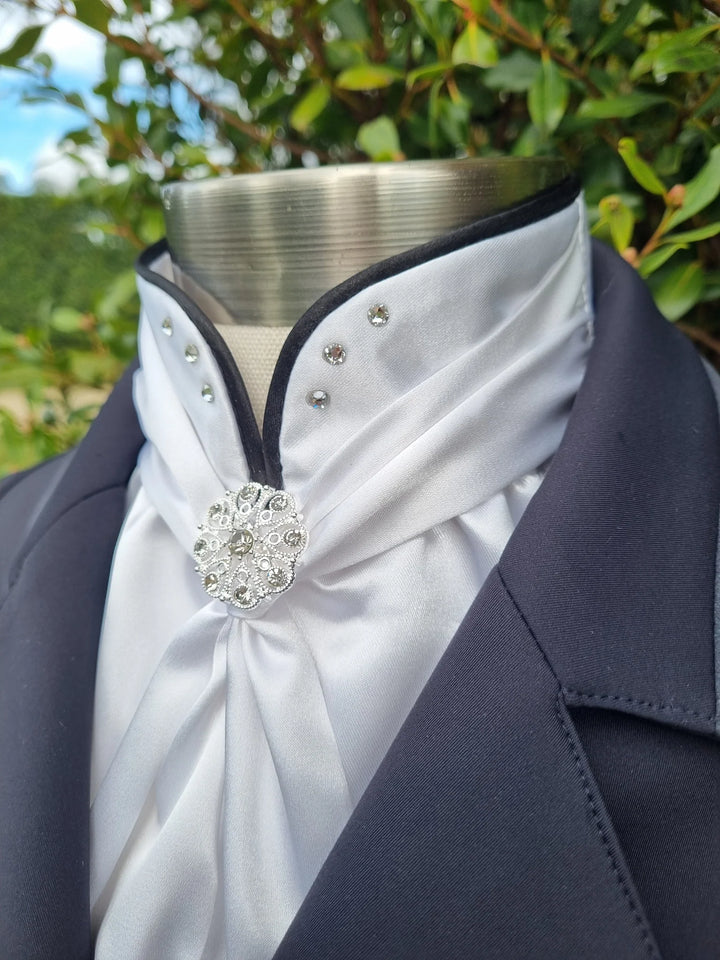 Elle Split Collar Stock Tie